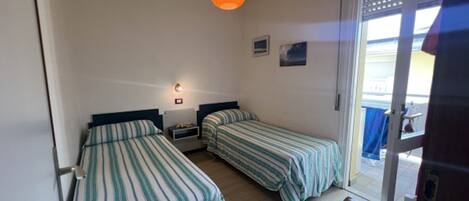 Huoneisto, 2 makuuhuonetta, parveke, valtamerinäköala