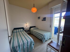 Apartamento, 2 habitaciones, balcón, vistas al mar