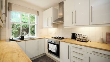 Apartment, Patio | Private kitchen