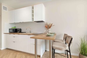 Fridge, microwave, stovetop, coffee/tea maker