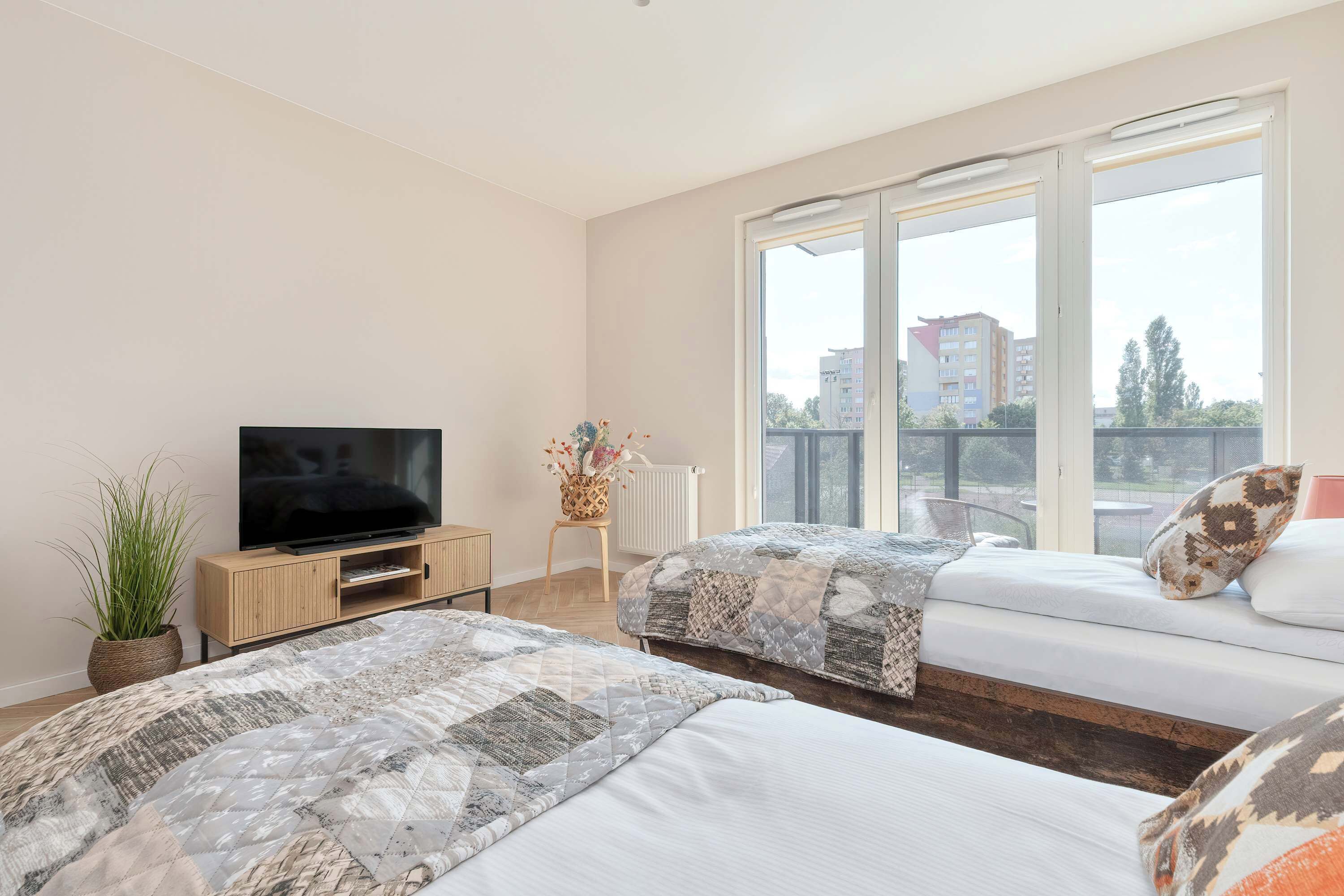 Iron/ironing board, WiFi, bed sheets