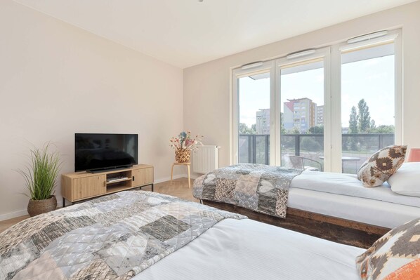 Iron/ironing board, WiFi, bed sheets