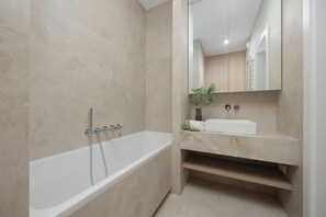Shower, hair dryer, towels, shampoo