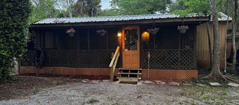 Bienvenue! Enchanting family-friendly cottage with AC in Breaux Bridge