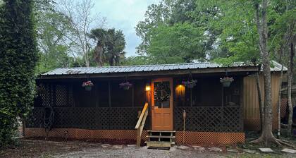 Bienvenue! Enchanting family-friendly cottage with AC in Breaux Bridge