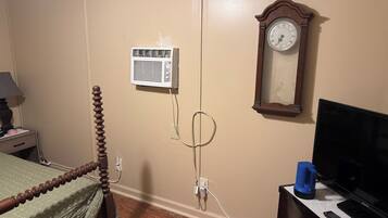 2 slaapkamers, een strijkplank/strijkijzer, gratis wifi, beddengoed