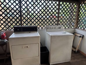 Interior - Bienvenue! Enchanting family-friendly cottage with AC in Breaux Bridge (Breaux Bridge)