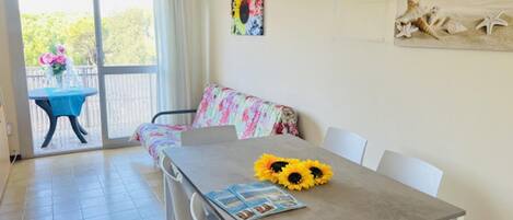 Lägenhet - 2 sovrum - balkong - utsikt mot poolen | Matsal