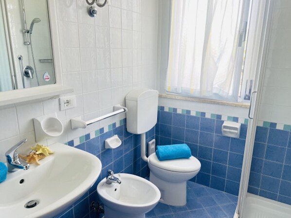 Apartment, 2 Schlafzimmer, Balkon, Poolblick | Badezimmer