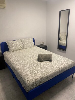 2 bedrooms, iron/ironing board, internet, bed sheets
