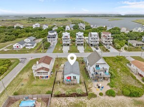 Exterior - Cozy Coastal Cottage #197 Remodeled, dog friendly, ping-pong, tiki bar! (North Topsail Beach)