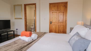 Cottage | 3 bedrooms, individually decorated, individually furnished, free WiFi