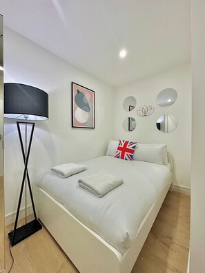 WiFi, bed sheets