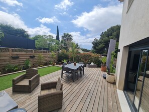 Outdoor dining - Nice New House Sanary (Sanary-sur-Mer)