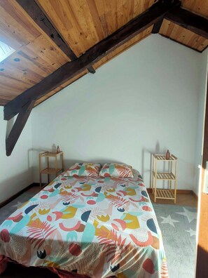 2 chambres, fer et planche à repasser, literie fournie