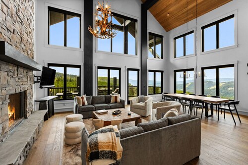 Lavish 6 Bedroom Ski Accessible Home