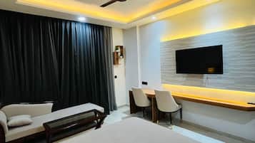 Deluxe Studio Suite | Free WiFi