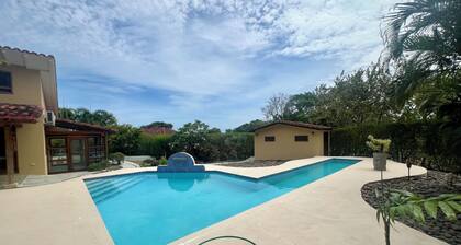 Spacious 3-BR villa & private casita w/ ensuite, pool & AC near Playa El Arenal
