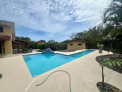 Spacious 3-BR villa & private casita w/ ensuite, pool & AC near Playa El Arenal
