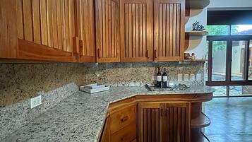 Geladeira, fogão, cooktop, lava-louças