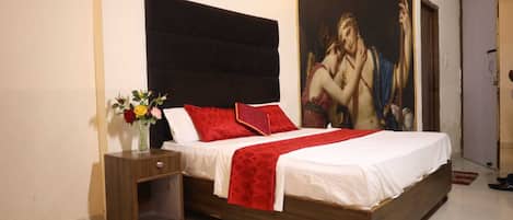 Luxury Room | Rollaway beds, free WiFi, bed sheets