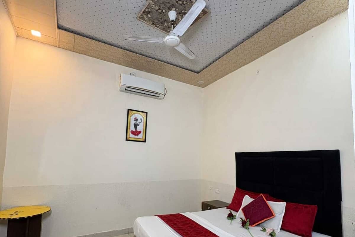 Deluxe Room | Rollaway beds, free WiFi, bed sheets