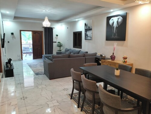Secure, discrete and quiet magnificent 3-bedroom apartment @ Libreville-Angondje