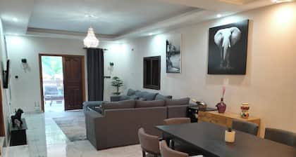 Secure, discrete and quiet magnificent 3-bedroom apartment @ Libreville-Angondje