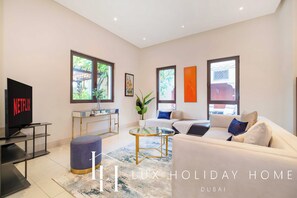 Apartment, Patio, City View | Living area