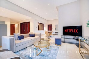 Apartment, Patio, City View | Living area