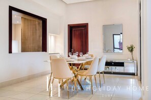 Apartment, Patio, City View | In-room dining