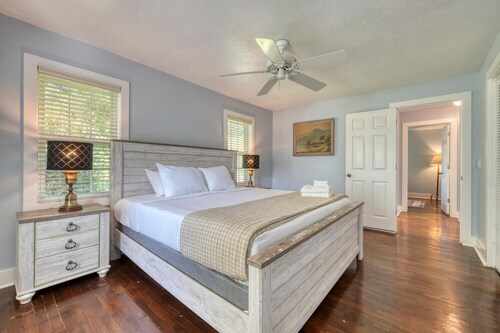 Between the Meadows - 2 BR, Country Home, Mountain Views, Dog-friendly!