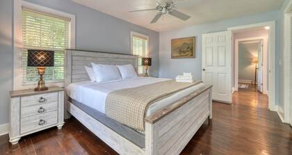 Between the Meadows - 2 BR, Country Home, Mountain Views, Dog-friendly!