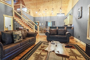 Signature House, 3 Bedrooms, Hot Tub, Marina View | Living room | 55-inch Smart TV with digital channels, fireplace