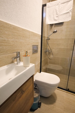 Family Triple Room, Balcony | Bathroom | Shower, towels, soap, shampoo