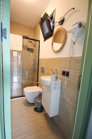Standard Room | Bathroom