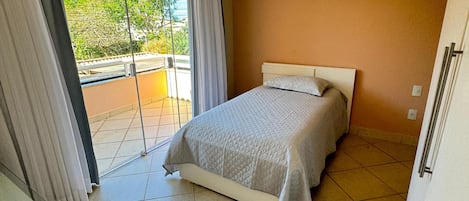 Kamar Double Deluks, balkon, pemandangan kolam renang | Wi-Fi gratis dan seprai linen