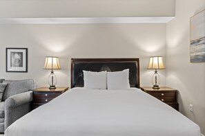 Tabla de planchar con plancha, wifi gratis y ropa de cama 