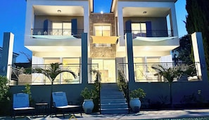 Exterior - Beachside 5-Bed Villa with Private Pool (Neo Chorio)