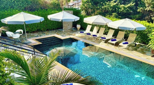 Beachside 5-Bed Villa with Private Pool