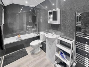 Hair dryer, towels, soap, toilet paper - ⭑ Stylish House Near Hospital with Free Parking ⭑ (Stoke-on-Trent)