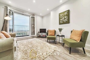 Televisión y oficina 