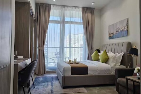 Desk, iron/ironing board, WiFi, bed sheets