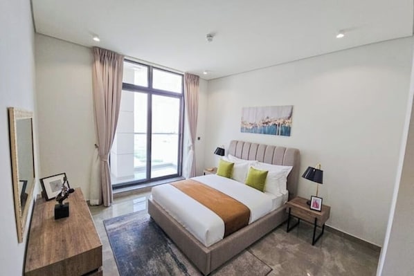 Iron/ironing board, internet, bed sheets