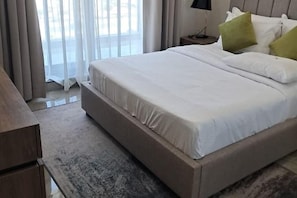 Iron/ironing board, Internet, bed sheets