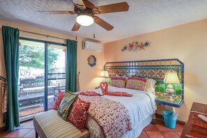4 bedrooms, desk, iron/ironing board, free WiFi