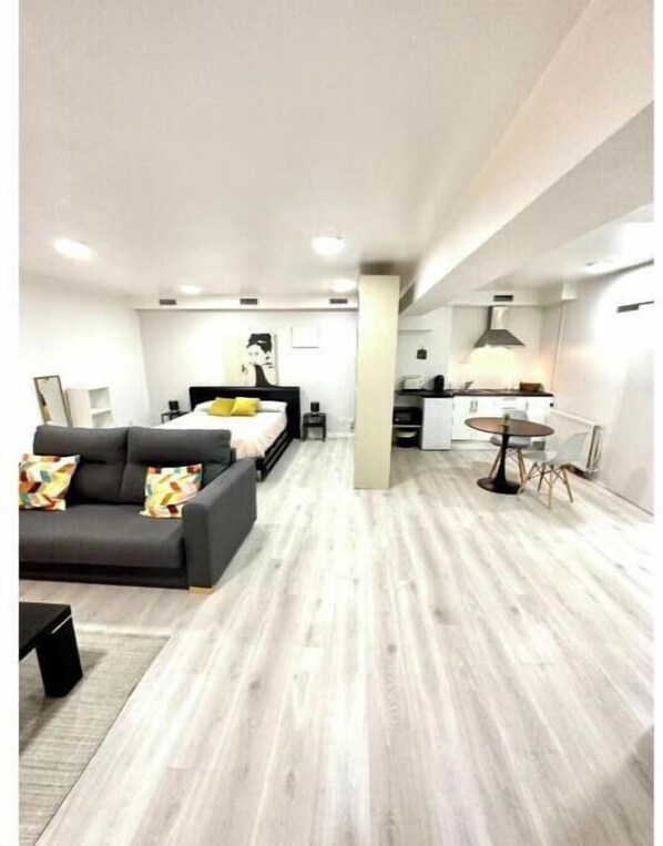 1 dormitorio y ropa de cama