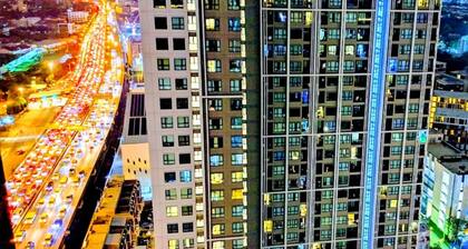 Octopus Suite on Highrise, Skytrain, Fast Wifi and AC