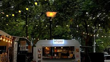 Kondominium, 1 kamar tidur, akses difabel, kolam renang pribadi | Tempat makan outdoor