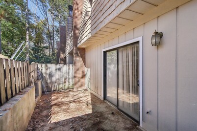 Nice 3 Bed townhome with in Morrow conveniently located/ Free Wi-Fi !!!